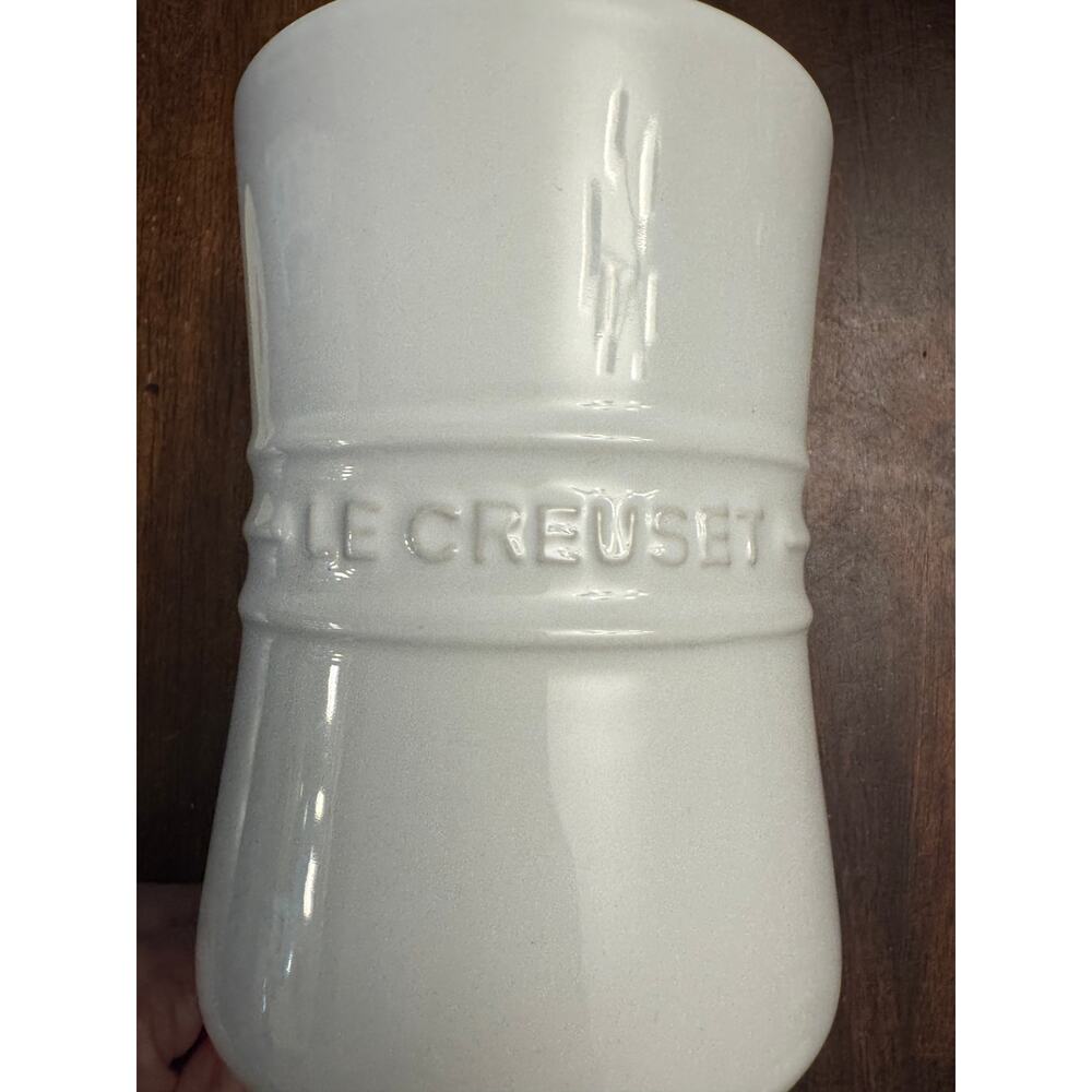 Le creuset white enamel 1 liter utensil crock NWT